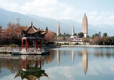 EL LAGO Y LAS PAGODAS